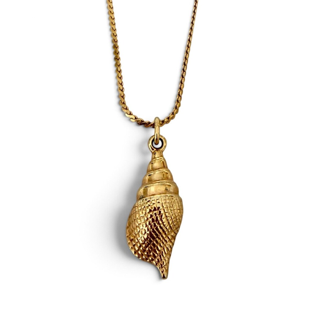 Vintage Sarah Coventry Gold Tone Seashell Pendant Necklace Signed Sarah Cov Beac